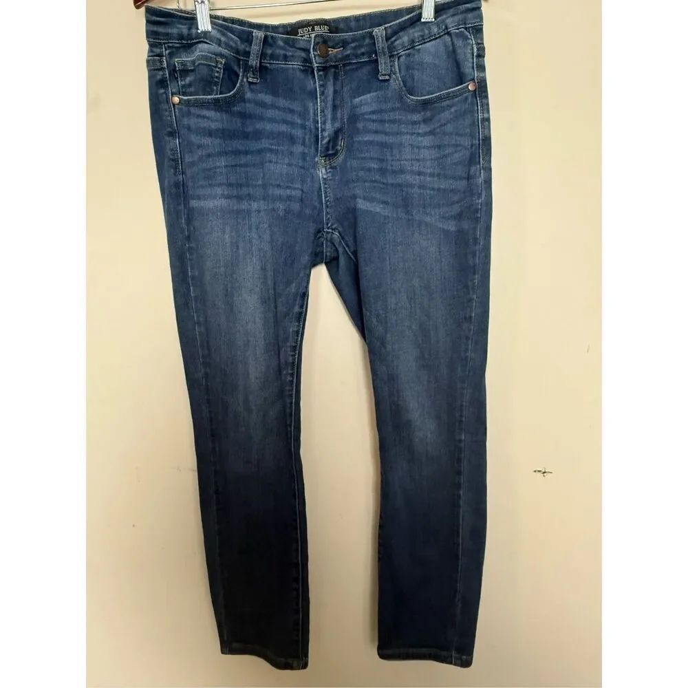 Judy Blue  Women’s Jeans Size 31 Relaxed Fit Semi-Distressed Jeans Style JB82102